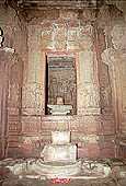 Khajuraho - Kandariya Mahadeva temple, the linga in the sanctum 